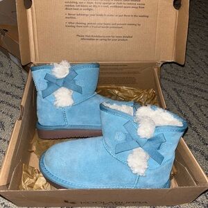 Ugg Victoria mini blue size 13
